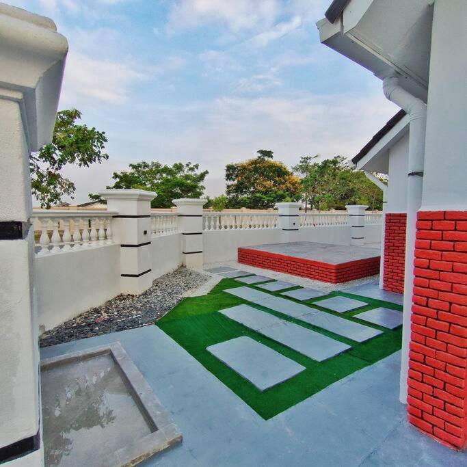 3 Storey Swimming Pool&projector House Setia Alam Villa *