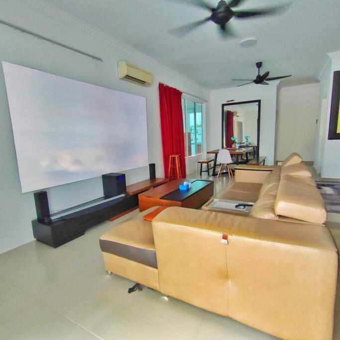 3 Storey Swimming Pool&projector House Setia Alam * Shah Alam